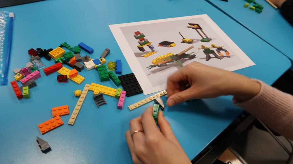 C13 - FAVORISER L’EXPRESSION ORALE EN CLASSE AVEC LA MÉTHODE LEGO® SERIOUS PLAY®